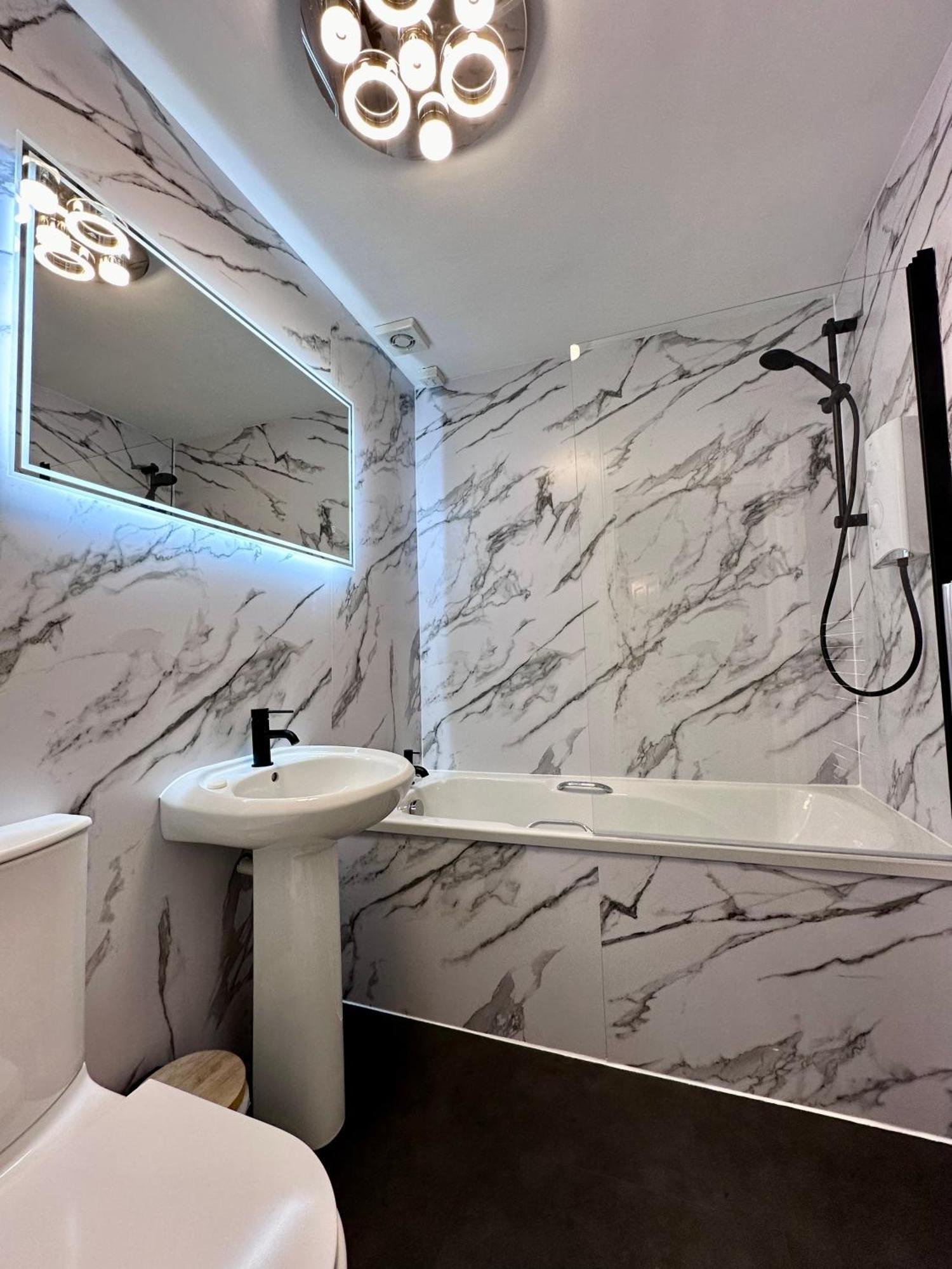 Rose Street'S Hidden Treasure- 2Bed Newly Refurbished Apt 爱丁堡 外观 照片